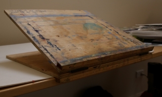 Simple desktop easel  against table top